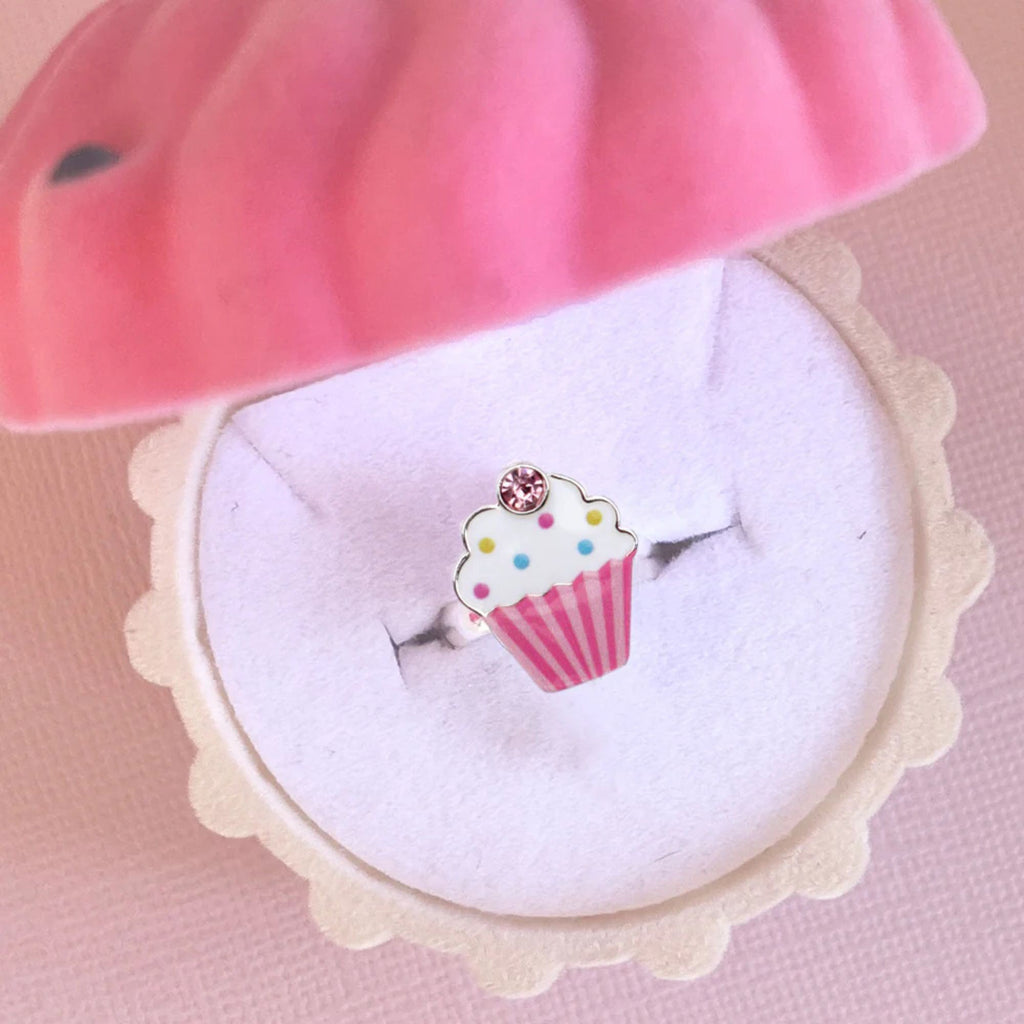 childrens cupcake ring in a velvet cupcake box