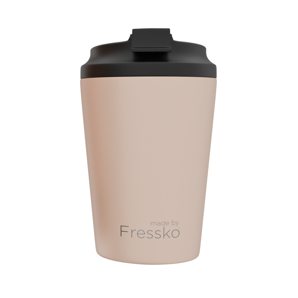 Fressko reusable cup in oat with a black lid