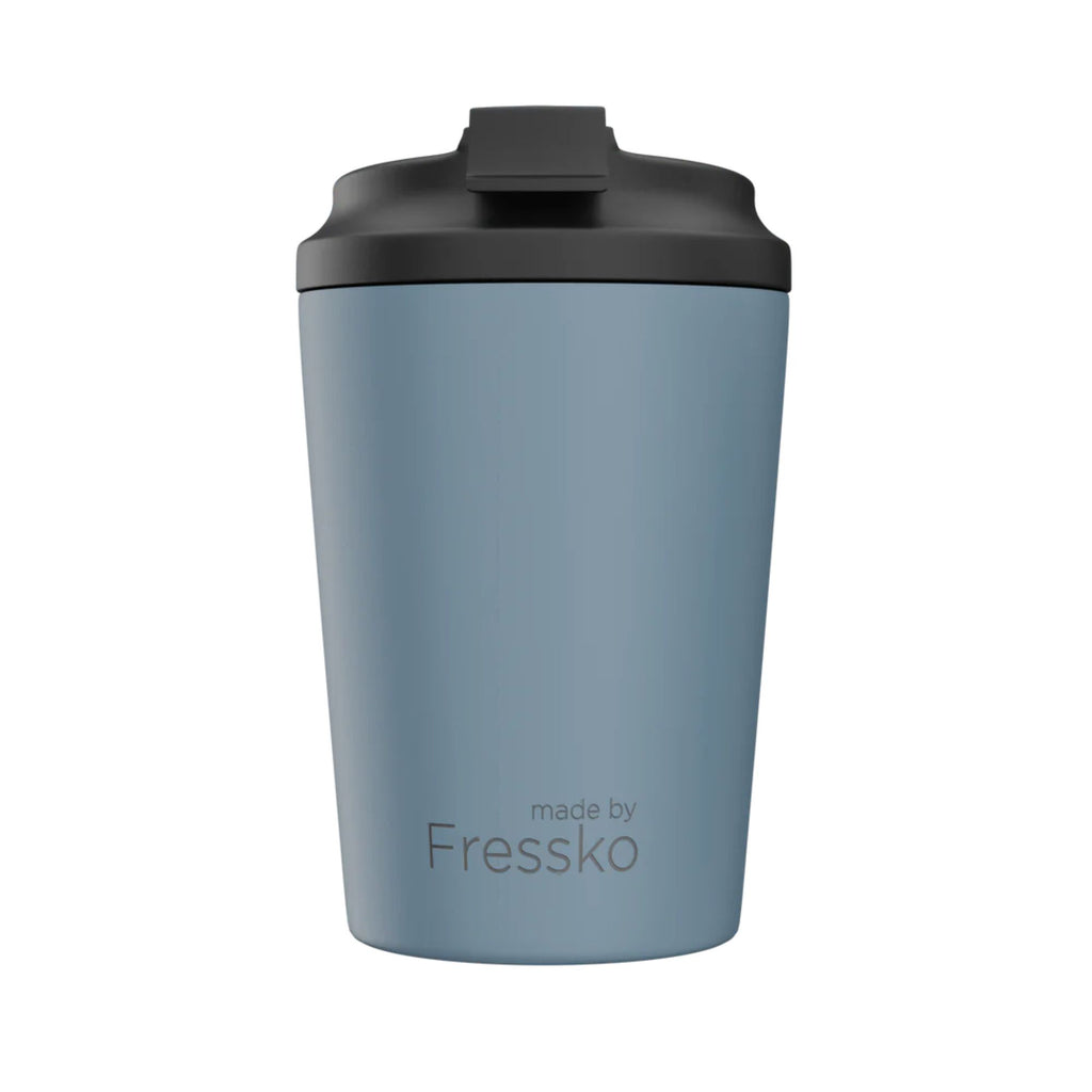 Fressko  Reusable Cup in Camino River colour. A soft blue colour with black lid